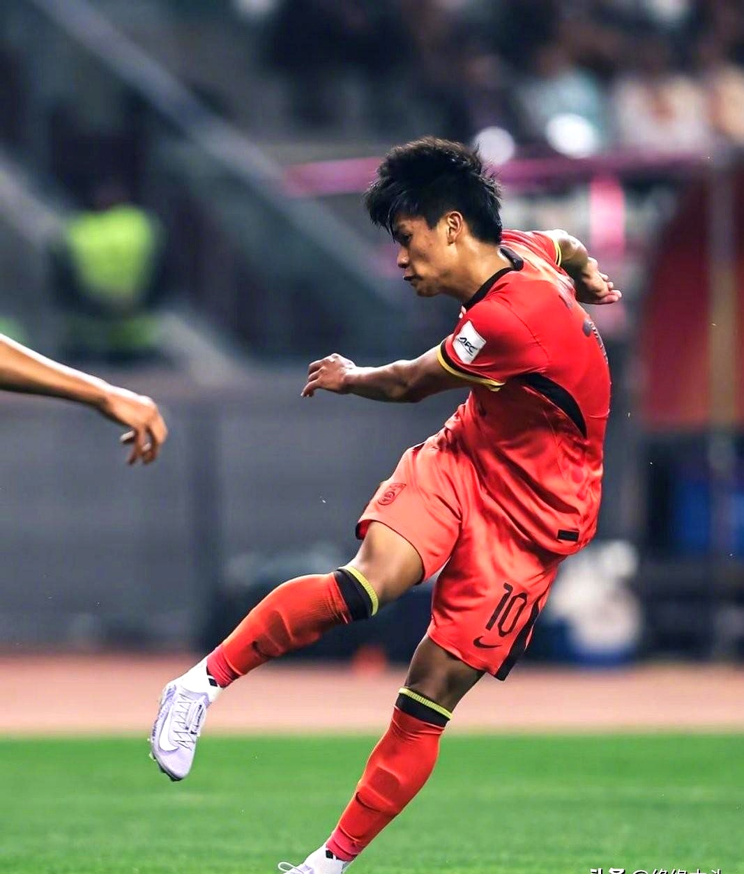 中超清晨再迎强敌,埃因霍温止住颓势,主帅态度——震撼外界,训练强度明显提升的简单介绍-欧博体育入口