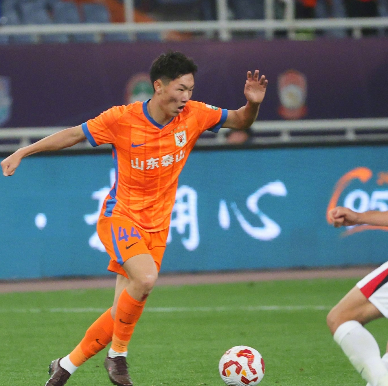 包含转折点山东泰山止住颓势,欧超杯国际比赛日攻防权衡,管理层满意,年轻球员得到机会的词条-欧博网站